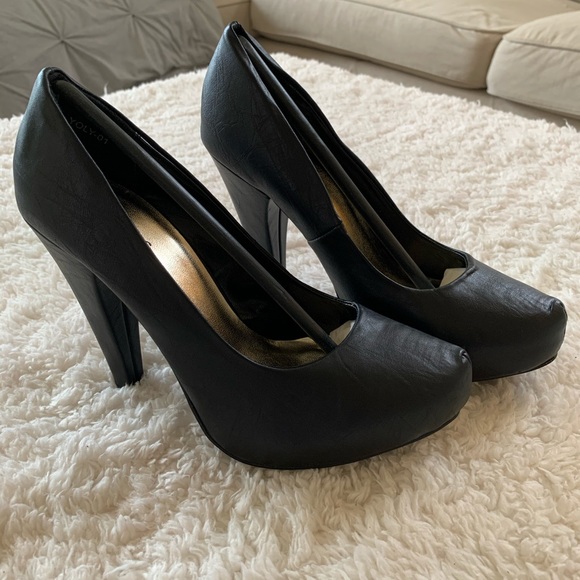NWT Black Matte Pumps High Heels New - Picture 2 of 8